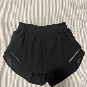 Size 2 lululemon hotty hot low rise shorts 2.5”